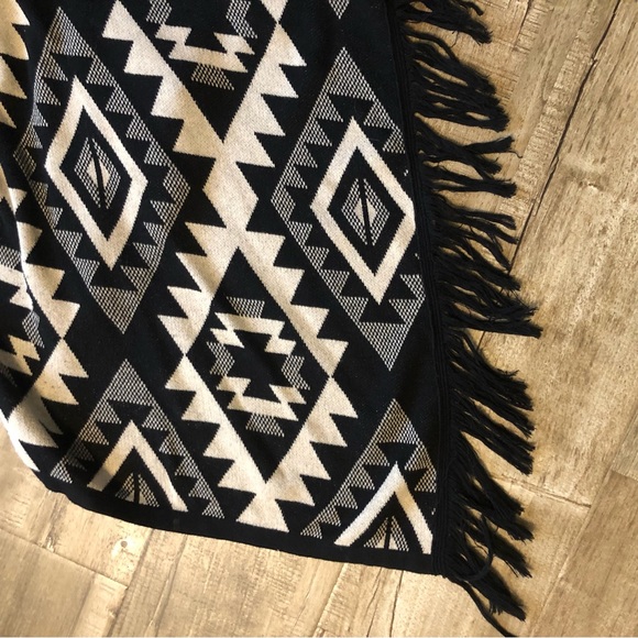 Audrey black and tan Aztec print waterfall cardigan with fringe large - Picture 5 of 7